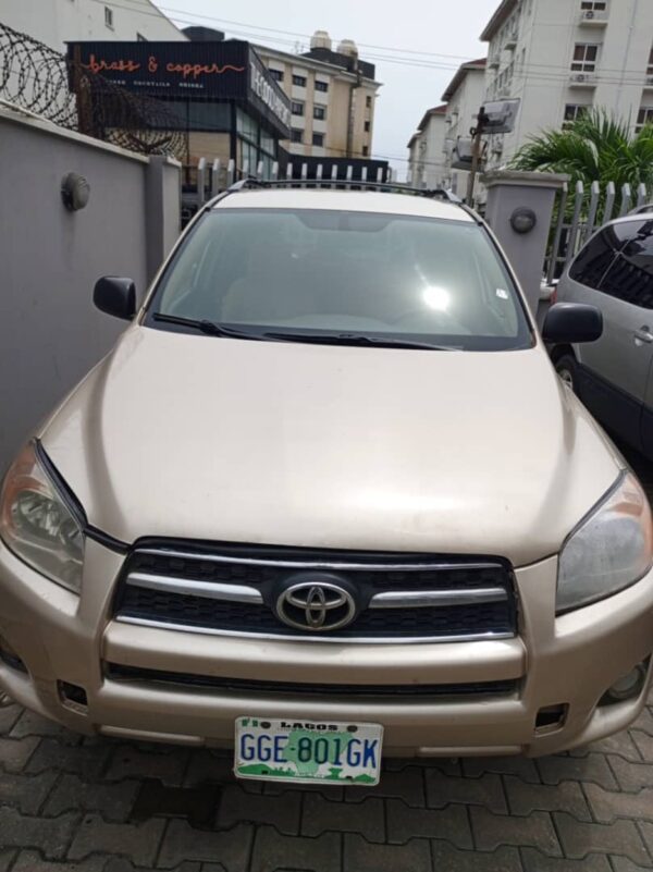 Toyota Rav4 2010 - Image 2