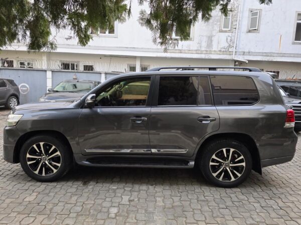 2020 Upgraded Landcruiser - Image 7