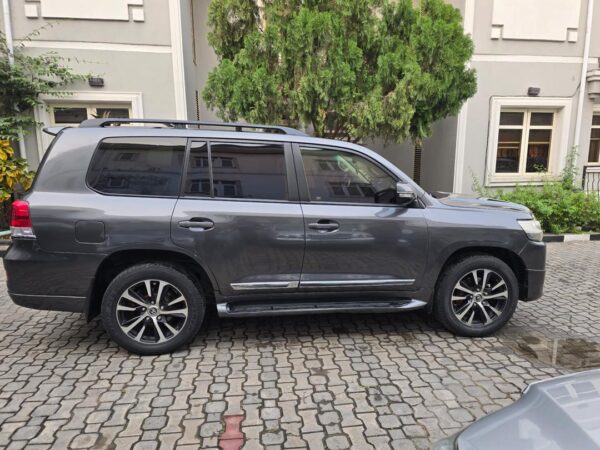 2020 Upgraded Landcruiser - Image 5