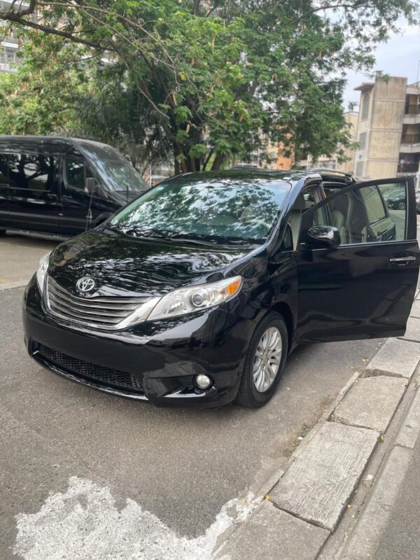 2013 Toyota Sienna - Image 3