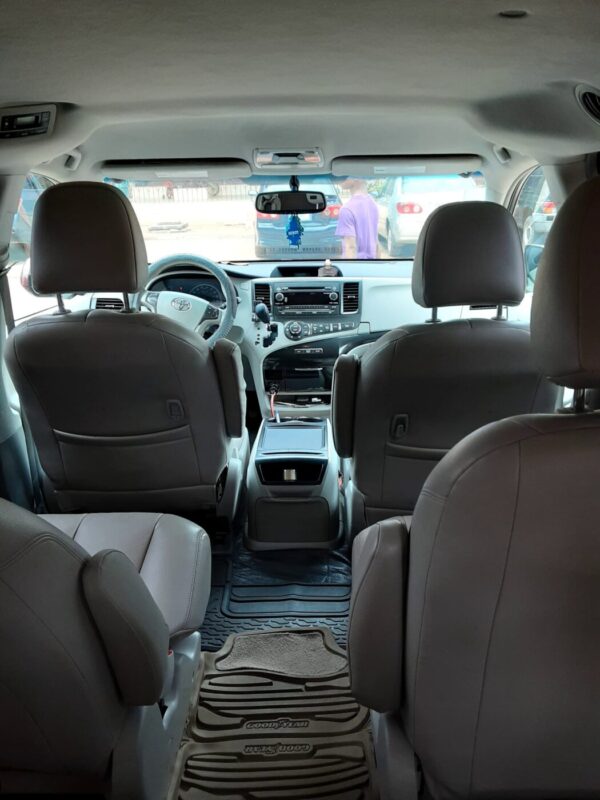 2014 Toyota Sienna - Image 4