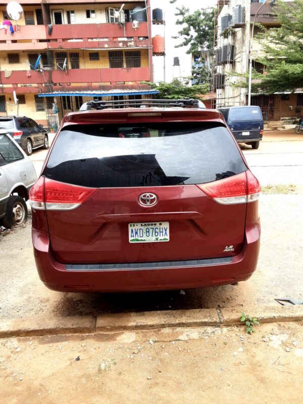 2014 Toyota Sienna - Image 6