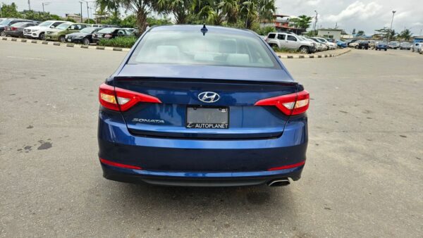 2015 Hyundai Sonata - Image 2