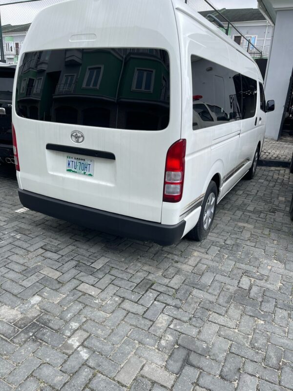 2015 Toyota Hiace Bus - Image 3