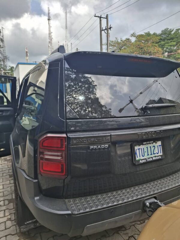 2024 Toyota Prado - Image 3