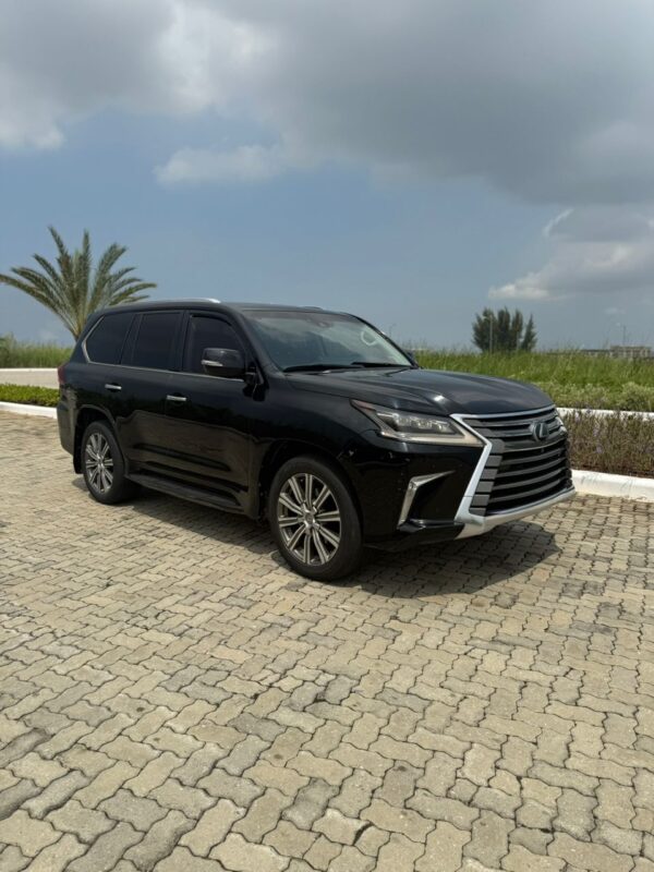 2018 Lexus LX570 - Image 6