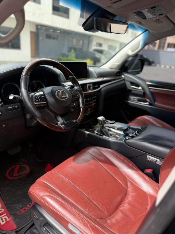 2019 Lexus LX570 - Image 4