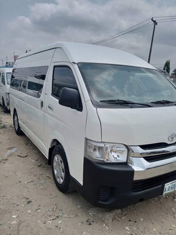 2015 Hiace Bus