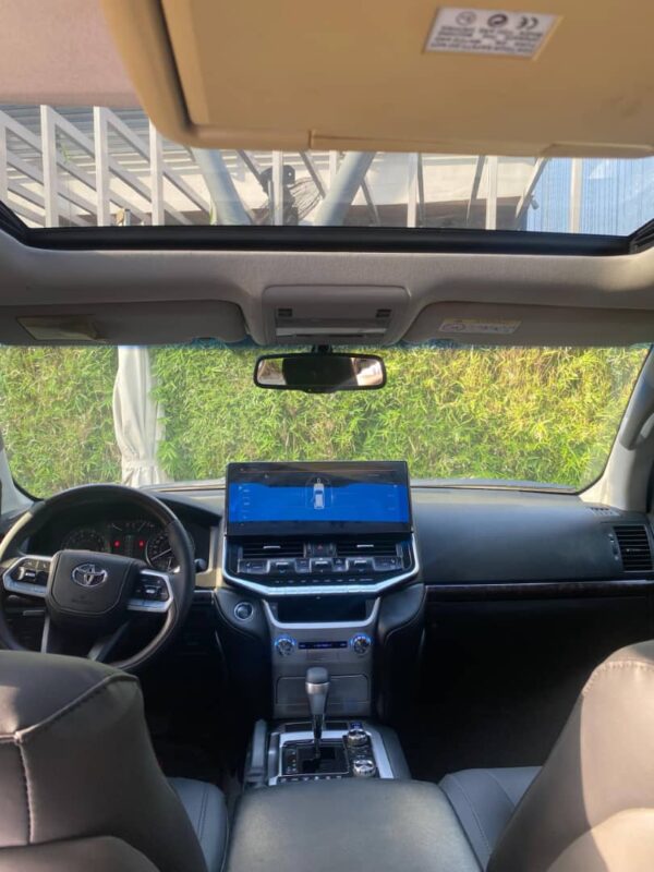 2020 Toyota Landcruiser - Image 4