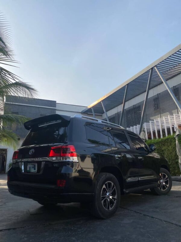 2020 Toyota Landcruiser - Image 5