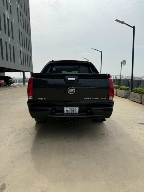 2013 Cadillac Escalade EXT - Image 4