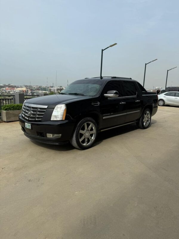 2013 Cadillac Escalade EXT - Image 2