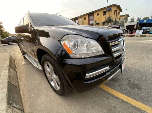 2011 Mercedes-Benz GL450 4MATIC - Image 3