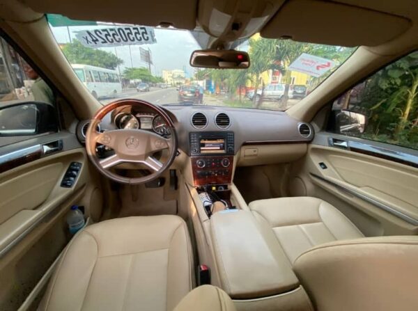 2011 Mercedes-Benz GL450 4MATIC - Image 6
