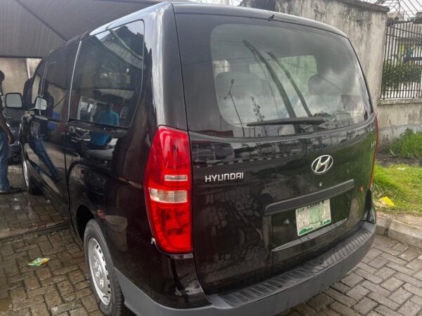 2015 Hyundai H1 Bus - Image 8