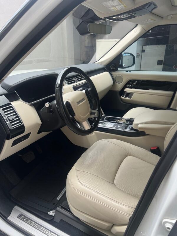 2021 Range Rover Vogue - Image 3