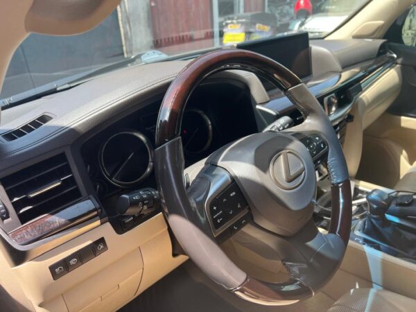 2021 Lexus LX570 - Image 7
