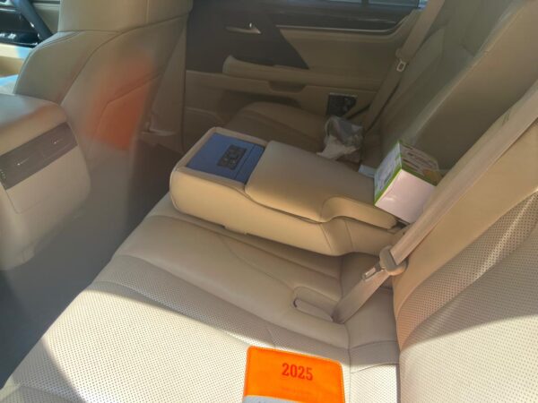 2021 Lexus LX570 - Image 6