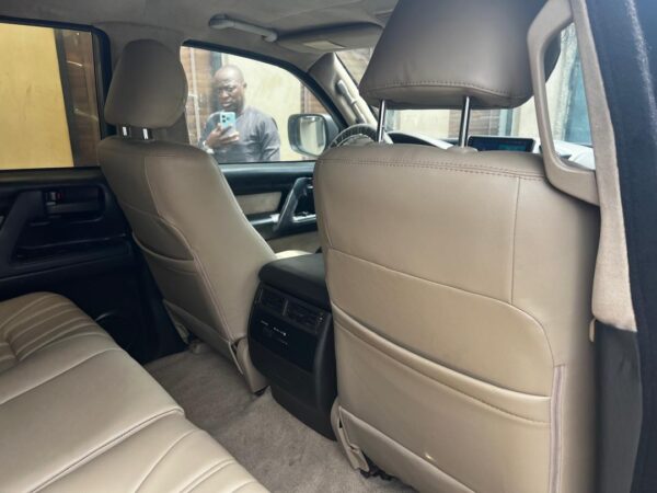 2020 Upgraded Toyota Landcruiser Bulletproof Model - Image 6