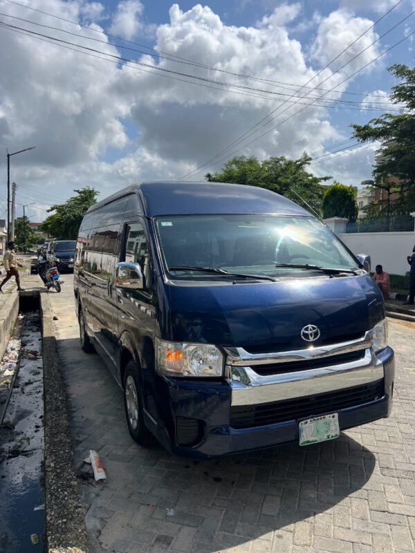 2018 9-Seater VIP Toyota Hiace Bus