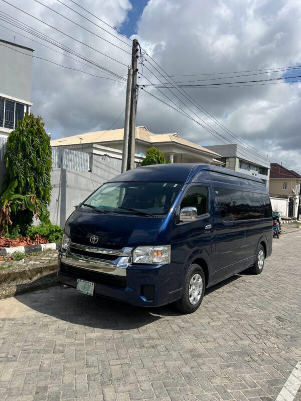 2018 9-Seater VIP Toyota Hiace Bus - Image 2