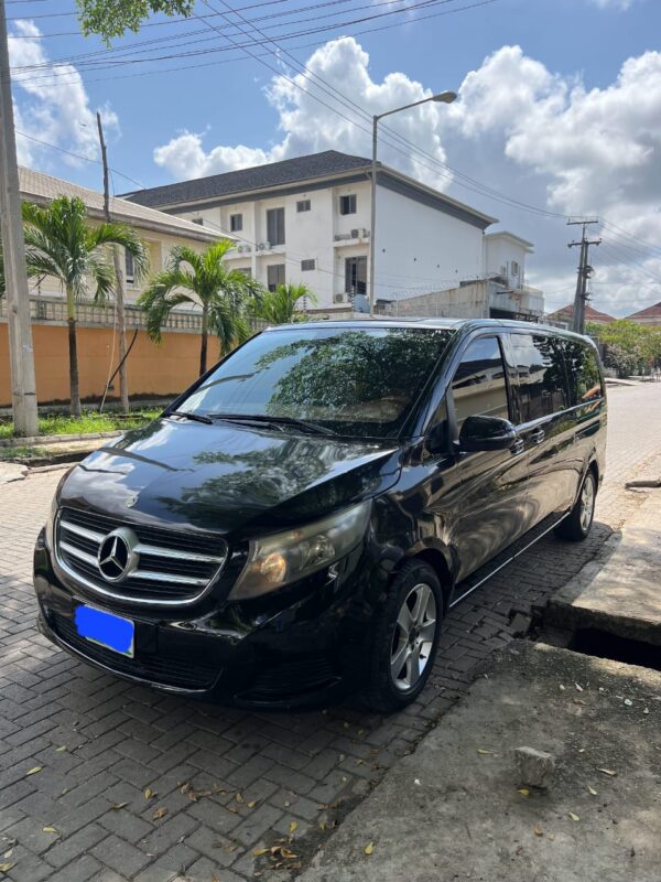 2020 Direct Mercedes Viano Bus