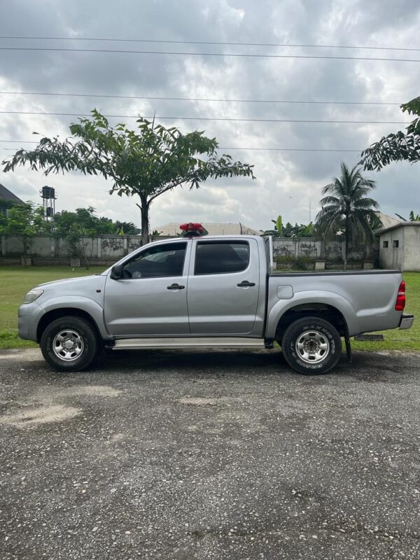 2015 Toyota Hilux (Port Harcourt) - Image 4