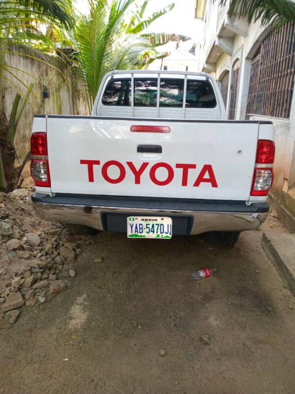 2015 Toyota Hilux (Port Harcourt) - Image 3