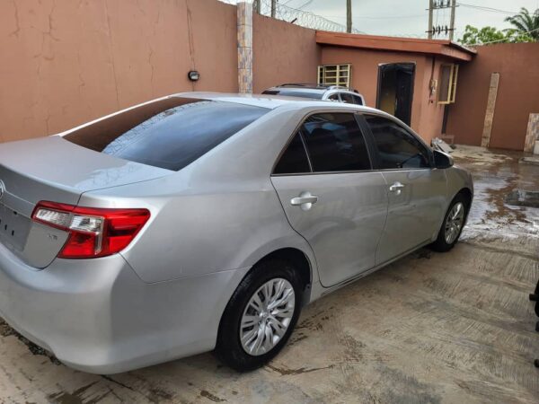 2012 Toyota Camry - Image 4