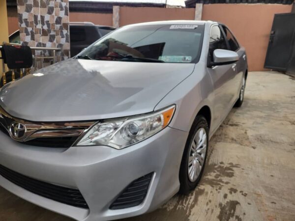 2012 Toyota Camry - Image 5