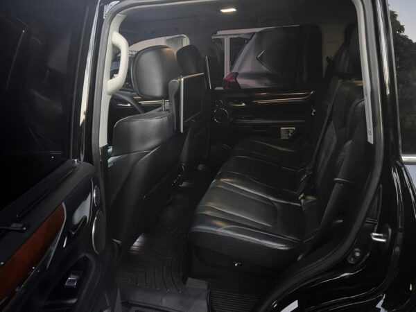 2018 Lexus LX570 - Image 5
