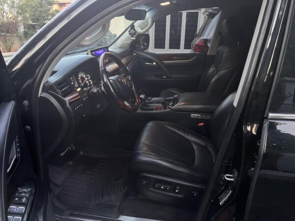 2018 Lexus LX570 - Image 6