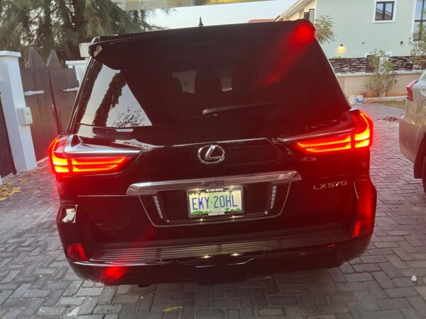 2018 Lexus LX570 - Image 4