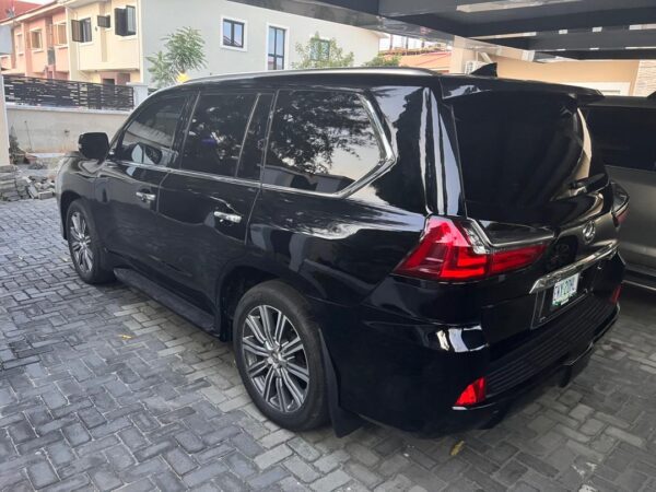 2018 Lexus LX570 - Image 3