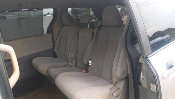 2012 Toyota Sienna - Image 3