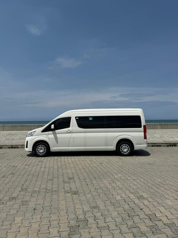 2023 Toyota Hiace Bus - Image 5