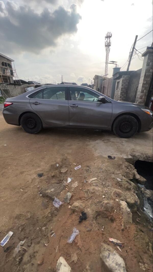 2017 Toyota Camry - Image 6