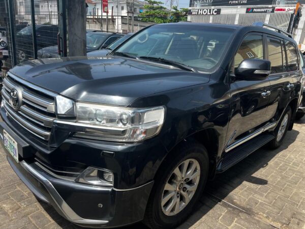 2017 Toyota Landcruiser Prado - Image 6
