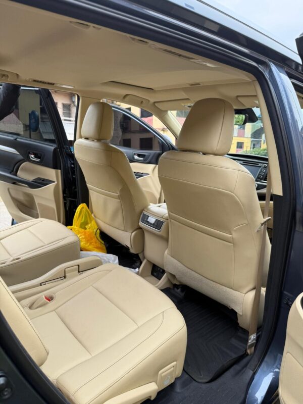 2018 Toyota Highlander (Port Harcourt) - Image 3