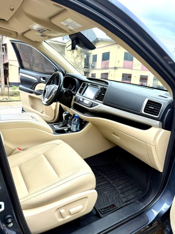 2018 Toyota Highlander (Port Harcourt) - Image 7