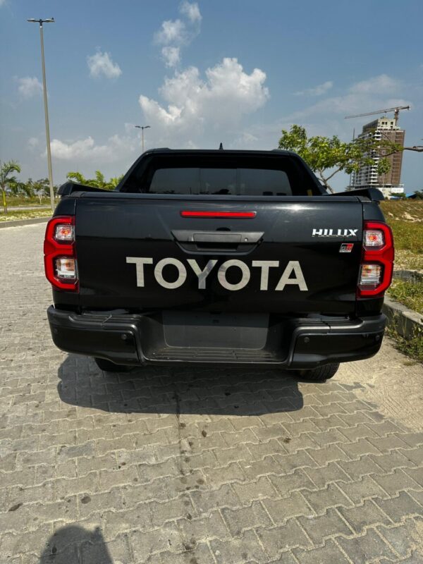 2024 Toyota Hilux - Image 4