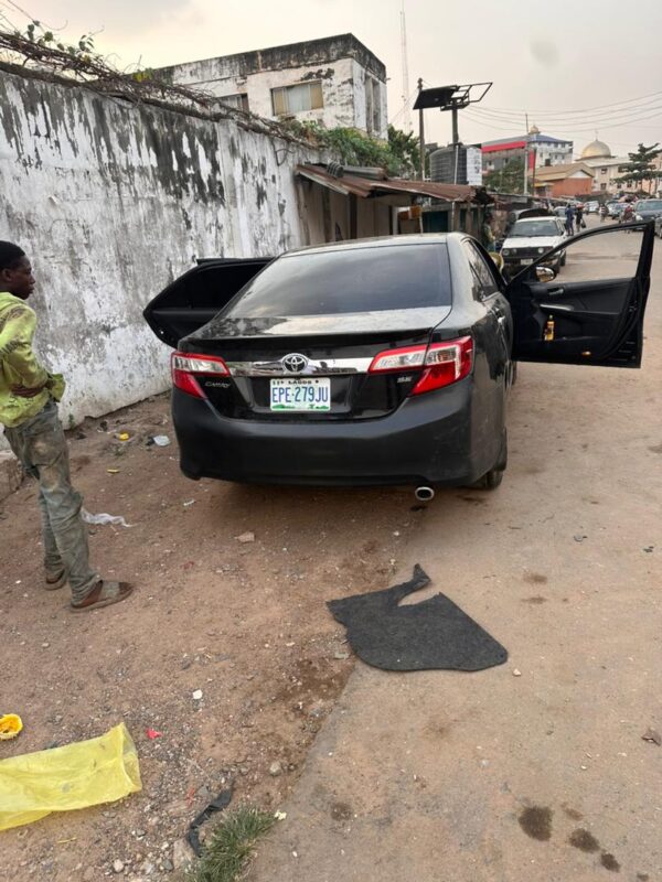 2014 Toyota Camry - Image 2