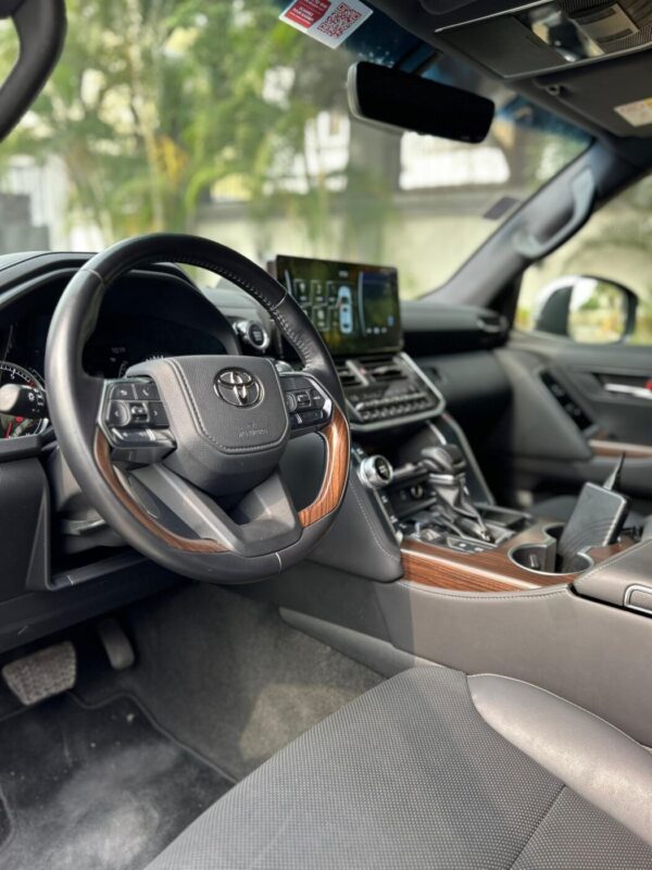 2023 Toyota Landcruiser - Image 2