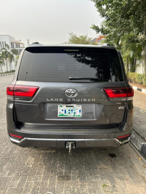 2023 Toyota Landcruiser - Image 6