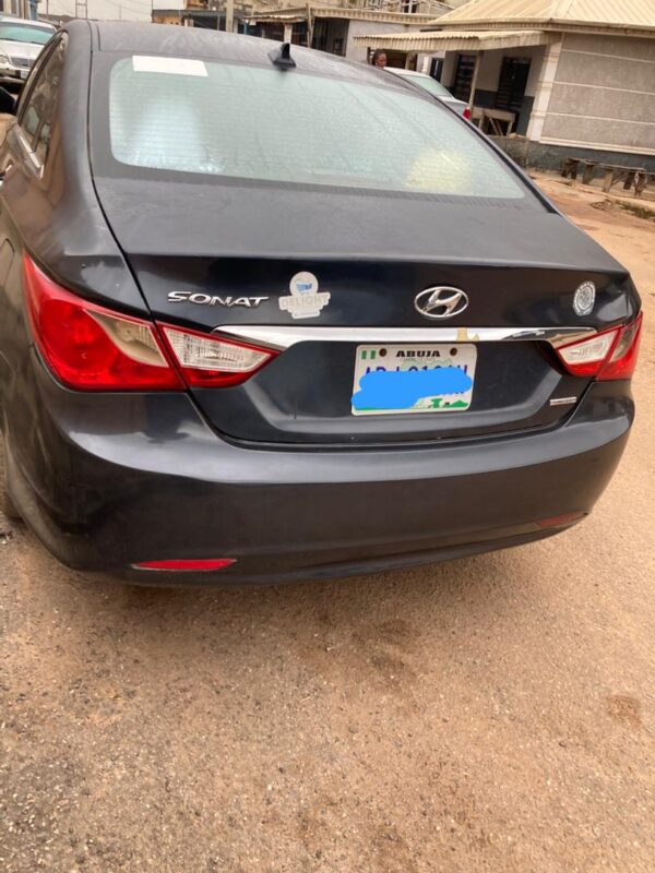 2013 Hyundai Sonata - Image 2