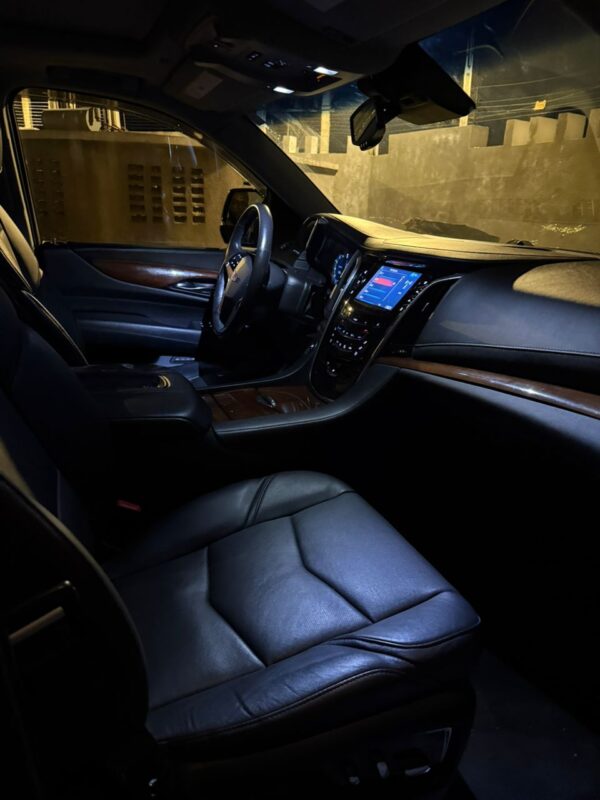 2018 Cadillac Escalade - Image 7