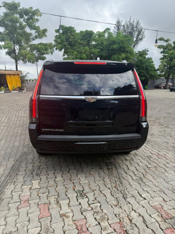 2018 Cadillac Escalade - Image 3