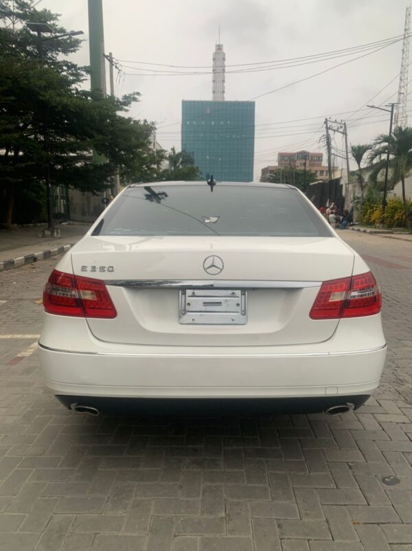 2010 Mercedes Benz E350 - Image 2