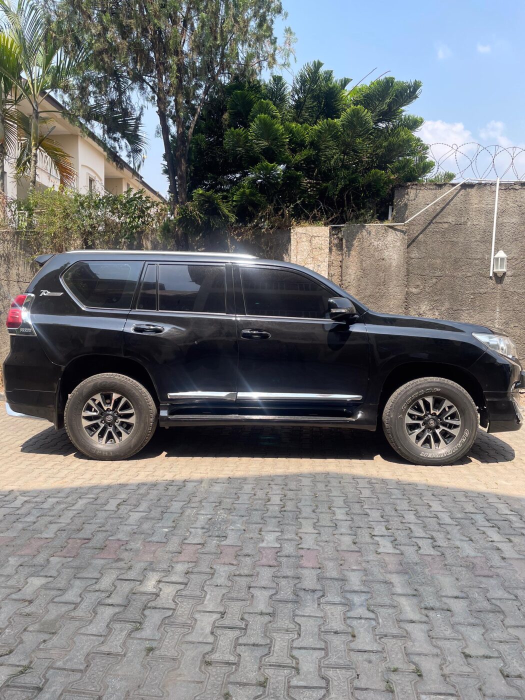 2017 Toyota Prado (Abuja) - Image 6